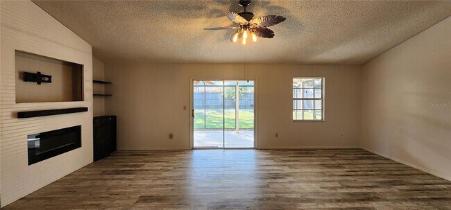 Foto del edificio - 13418 Tyringham St