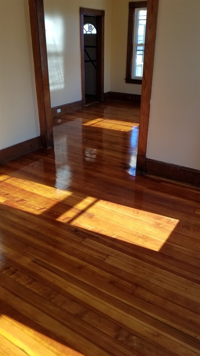 Building Photo - 14 Bardwell St