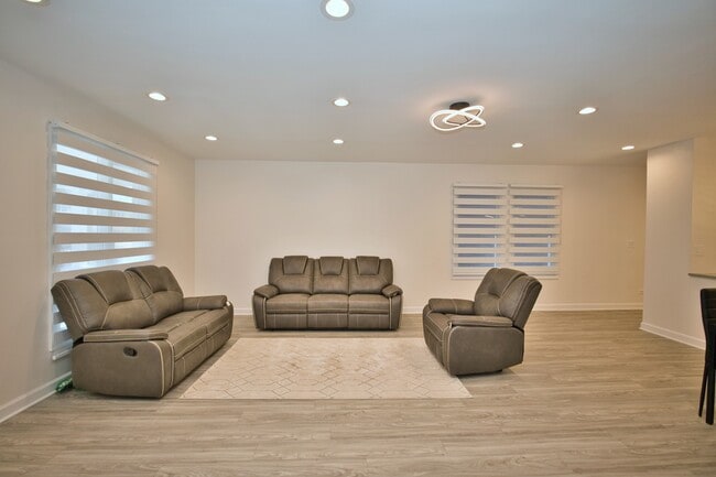 Foto del edificio - 4616 N Kostner Ave