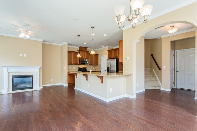 Building Photo - Fantastic, 3 bedroom end unit townhome wit...