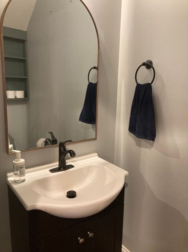 Foto del edificio - Murfreesboro Townhome near it all!