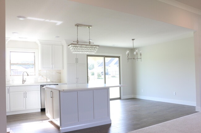 Building Photo - 5300 Harbor Town Dr