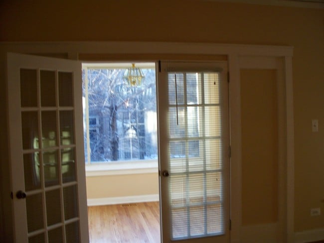 room - 5121 S Ingleside Ave