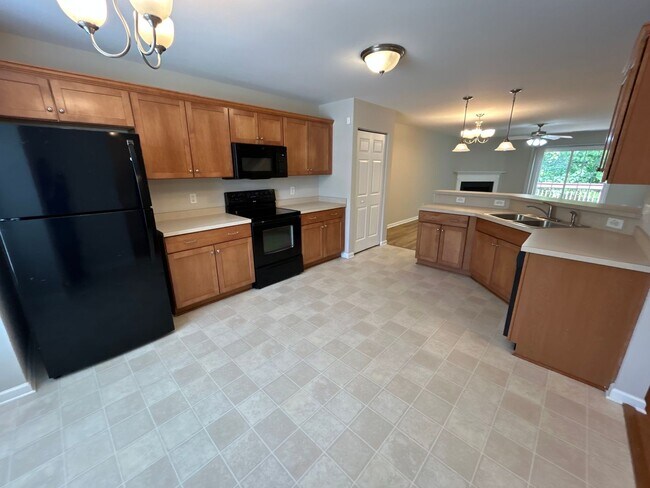 Building Photo - 4 Bedroom | 3.5 Bedroom Raleigh Townhome