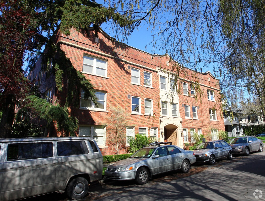 Building Photo - Fairhome