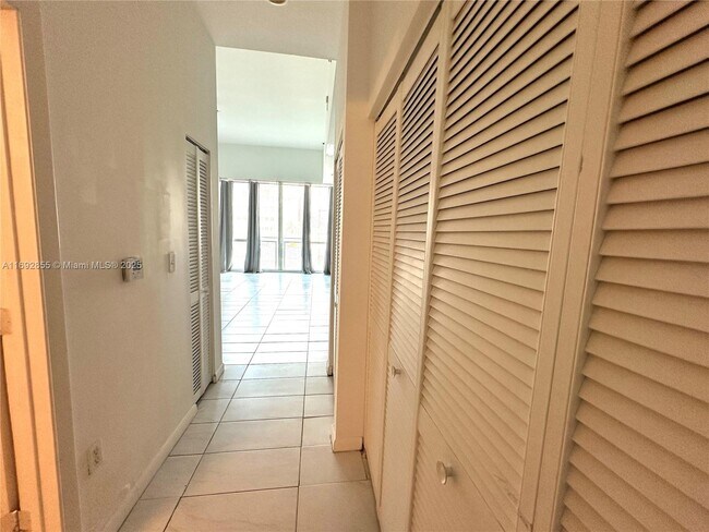 Foto del edificio - 244 Biscayne Blvd
