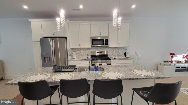 Building Photo - 418 SADIE Ave