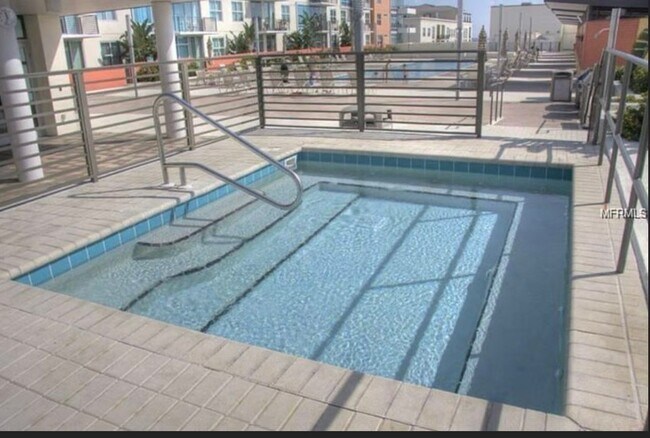Foto del edificio - 1120 E Kennedy Blvd