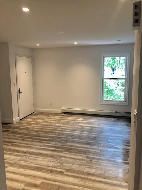 Building Photo - 37 Terryville Avenue