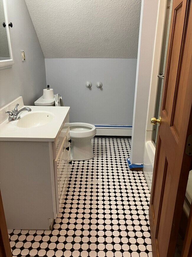 Foto del edificio - 229 University Ave