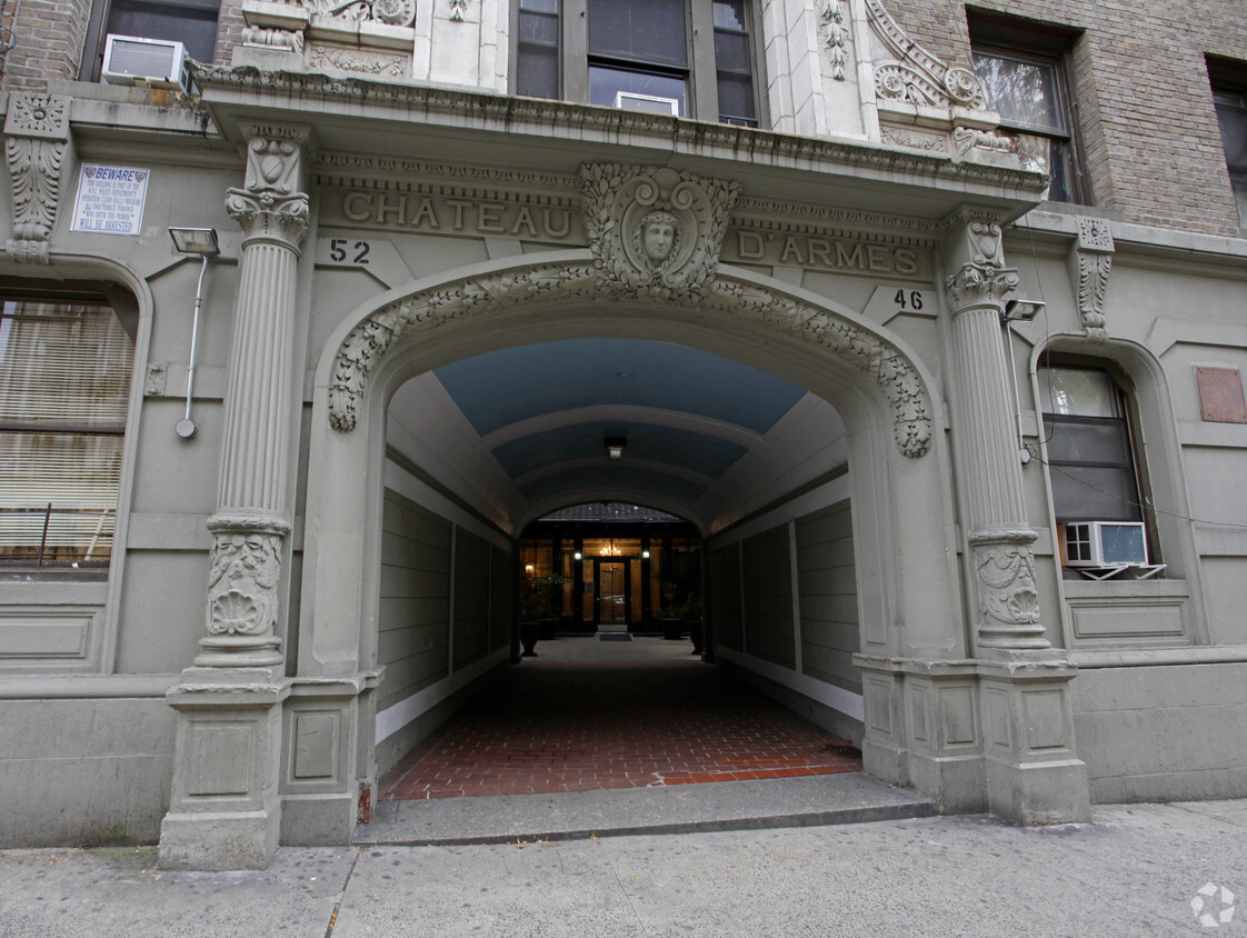 Entrance - 46-52 Fort Washington Ave