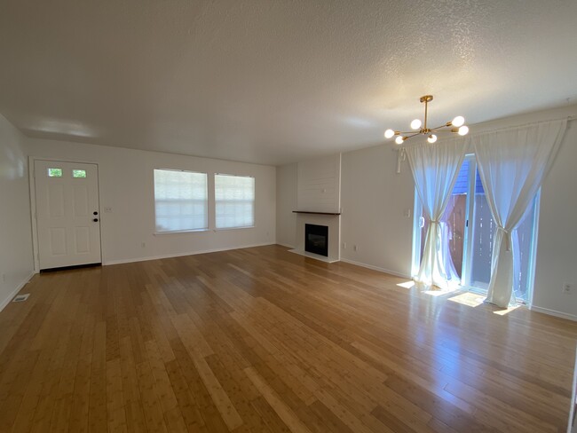 open living/dining area - 5023 Northeast 11th Avenue