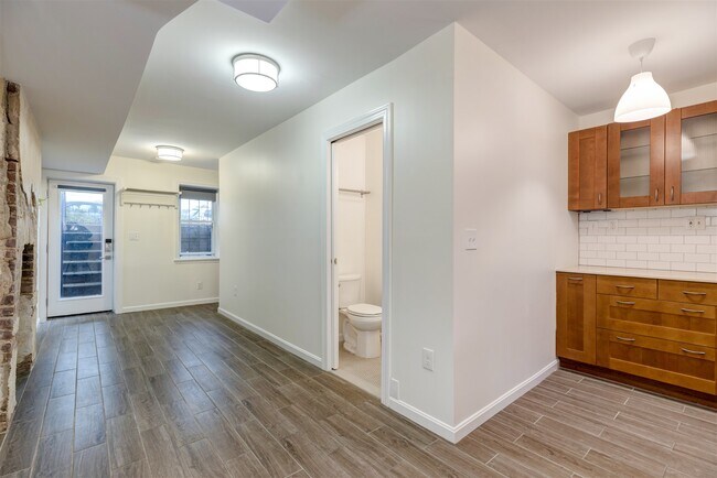 Foto del edificio - 619 10th St NE