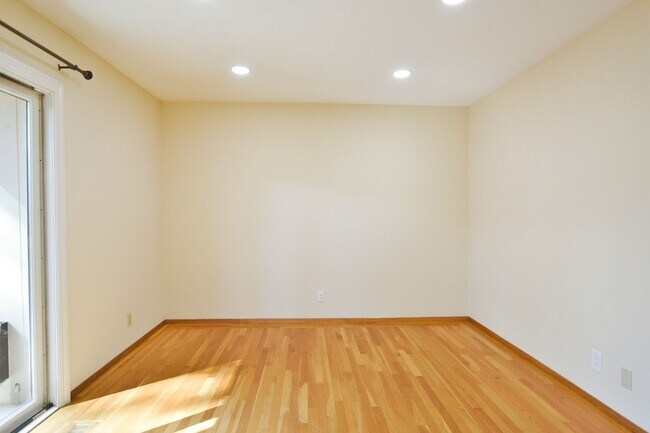 Foto del edificio - Beautiful Remodeled 3 Bedroom 2.5 Bath Cup...