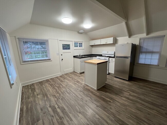 Foto del edificio - 826 Dryden Rd