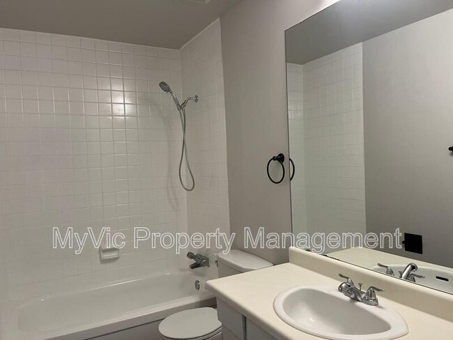 Photo du bâtiment - 11734-11139 139 Ave NW