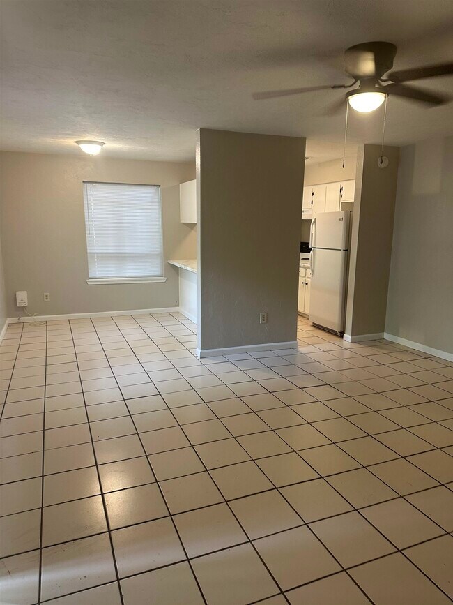 Building Photo - 1830 Sylvan Ct