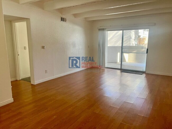 Foto del edificio - 3485 Rebecca Ln