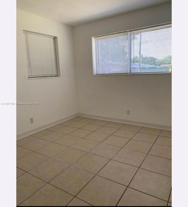 Foto del edificio - 401 SW 8th St