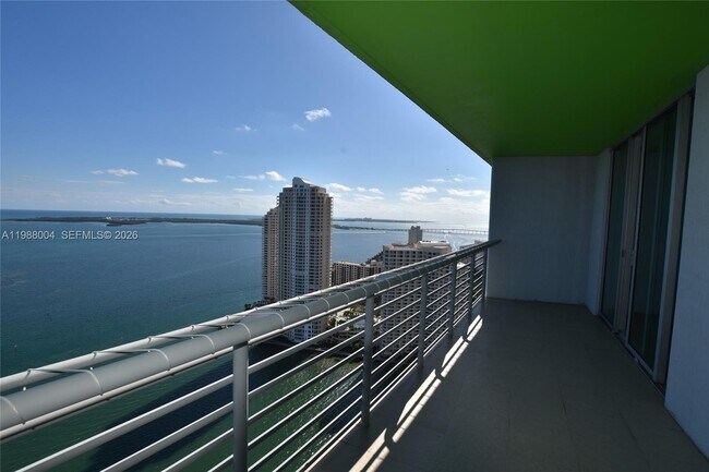 Foto del edificio - 335 S Biscayne Blvd