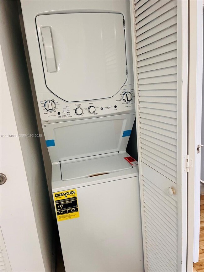 Foto del edificio - 900 SW 8th St