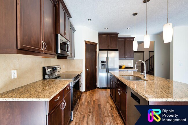 Photo du bâtiment - 688 Panora Way NW