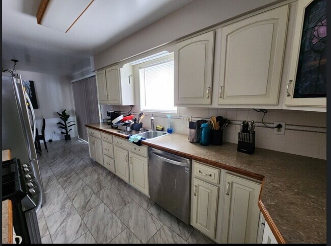 Foto del edificio - Spacious 3 Bedroom, 2.5 Bath Home Saginaw ...