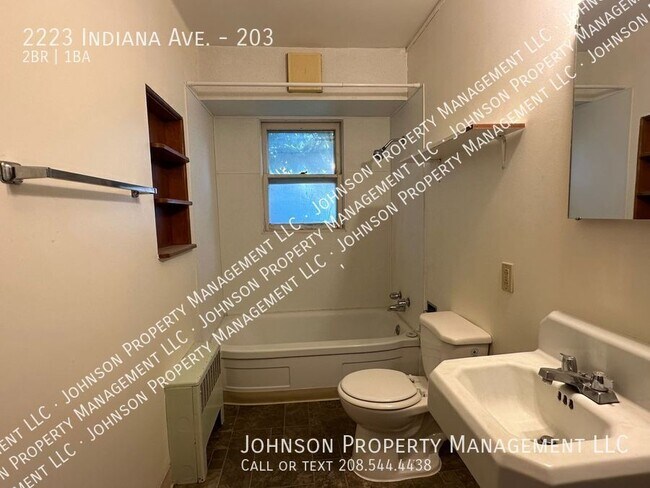 Building Photo - 2223 S Indiana Ave