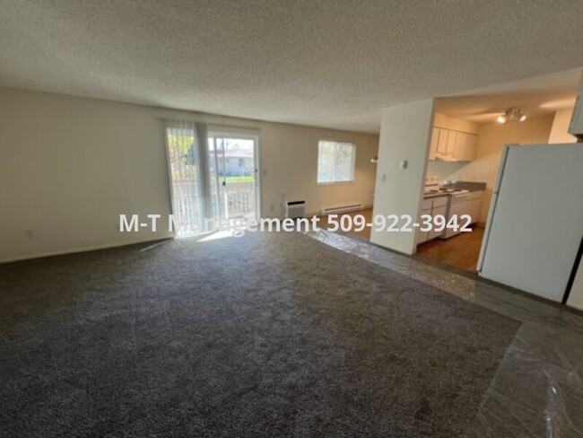 Building Photo - Mission East Apts 2 br/1 bath ground floor...