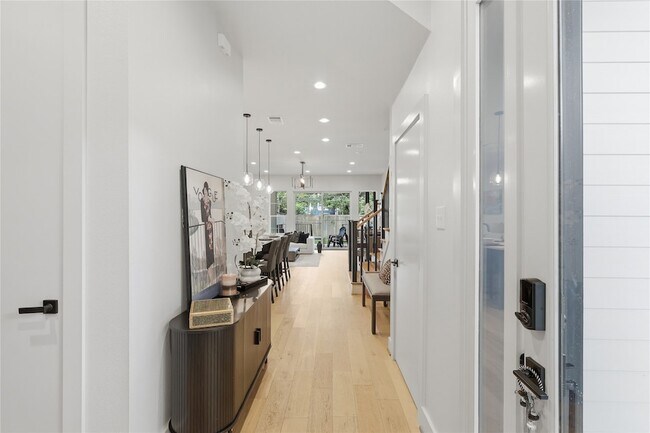 Building Photo - 1005 Mt Auburn Ave