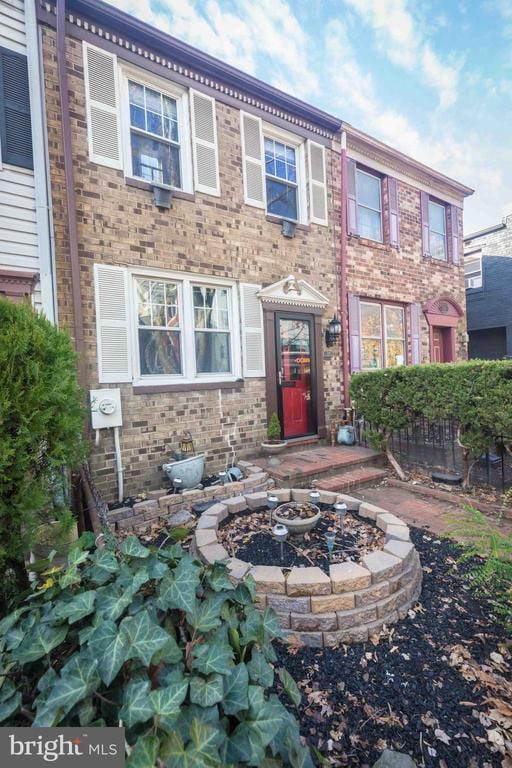 Building Photo - 730 6th St NE