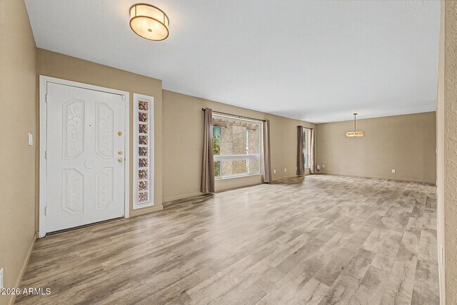 Foto del edificio - 8430 N 80th Pl