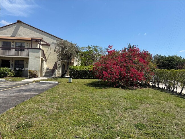 Foto del edificio - 455 NW 210th St
