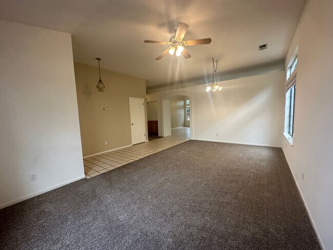 Building Photo - 1075 Carrie St