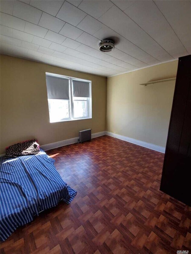 Foto principal - 41-10 53rd St