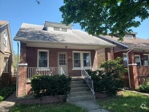 Building Photo - 2635 N Mango Ave