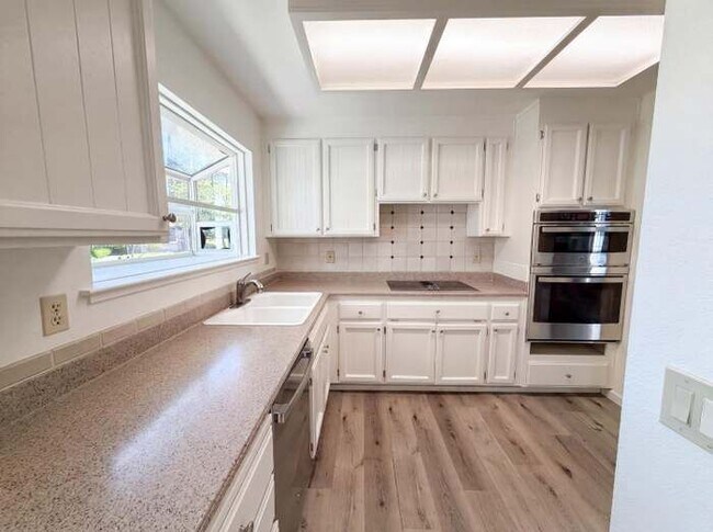 Foto del edificio - 5901 Small Hill Ct