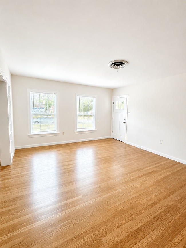 Building Photo - 2111 Live Oak St