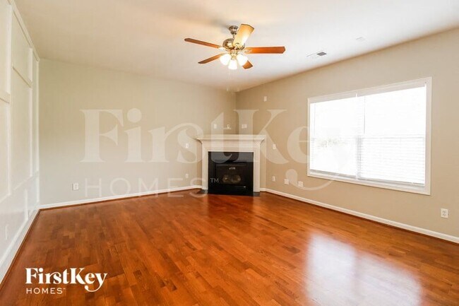 Building Photo - 6000 Black Willow Dr