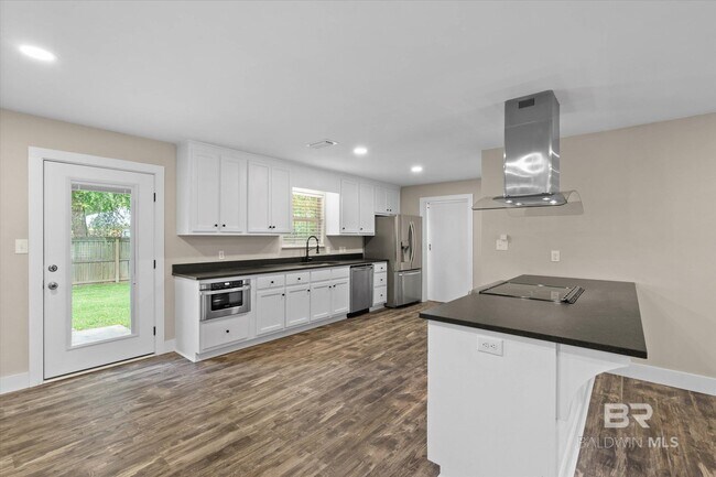 Building Photo - 10 Troyer Ct