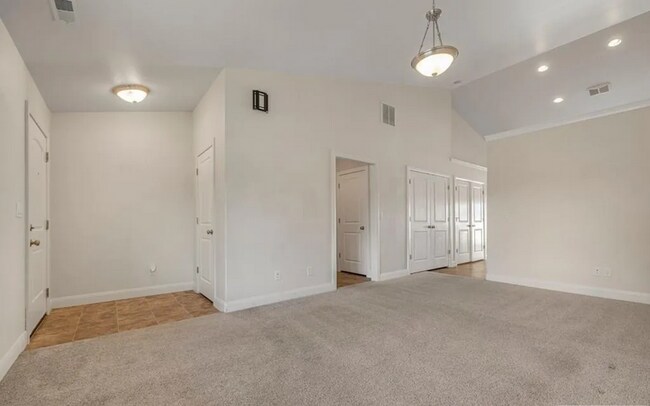 Foto del edificio - *$200 OFF FIRST MONTH RENT! | BEAUTIFUL 3 bed, 2 bath home in the desirable Summerfield Subdivision