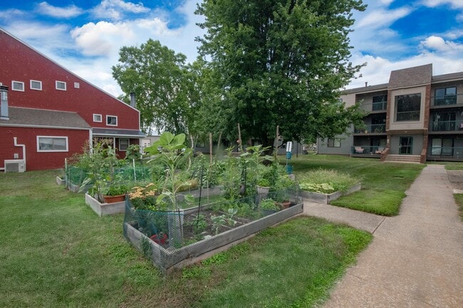 Building Photo - Stonegate Village by Royse + Brinkmeyer