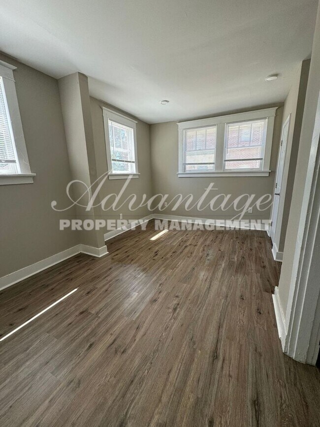 Foto del edificio - Schedule today to see this Midtown 1 Bedro...