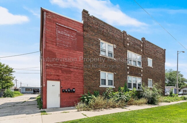 Building Photo - 827 W Jefferson St