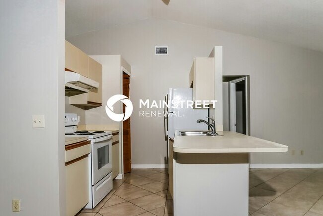 Foto del edificio - 3 Bedroom Pet-Friendly Home in Port St Lucie, FL with Main Street Renewal