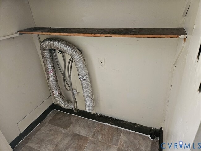 Foto del edificio - 9330 Halls Run Rd