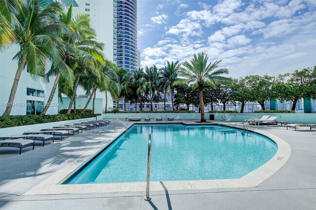 Foto del edificio - 1900 N Bayshore Dr