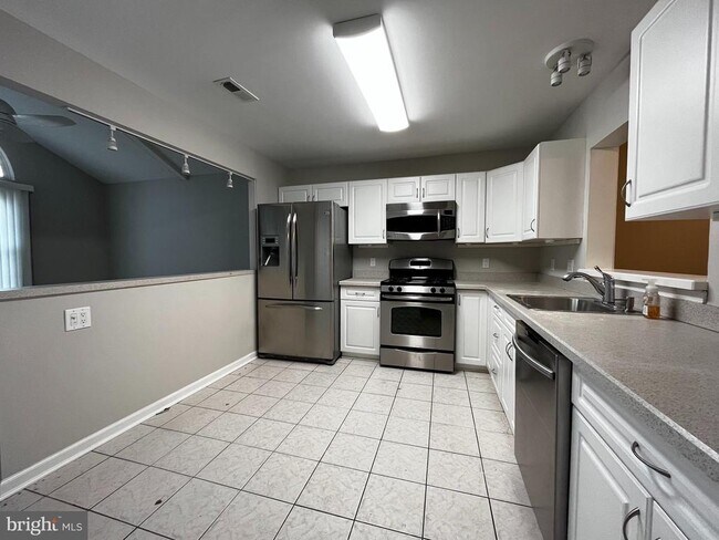 Building Photo - 570 Cedar Hollow Dr