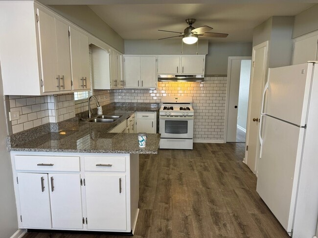 Foto del edificio - 6038 W Peterson Ave