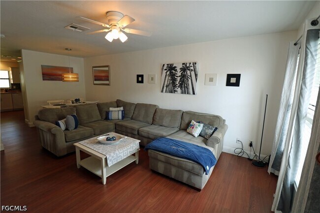 Foto del edificio - 9639 Eaton Gardens Ln